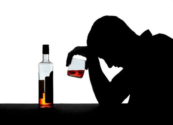 moški z odvisnostjo od alkohola, kako pomagati pri prenehanju pitja
