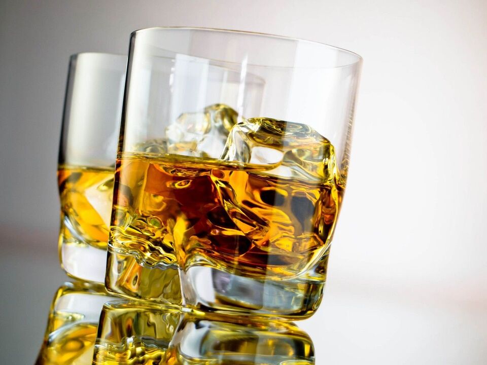 Alkohol, ki pri ženskah povzroča fizično in psihično odvisnost