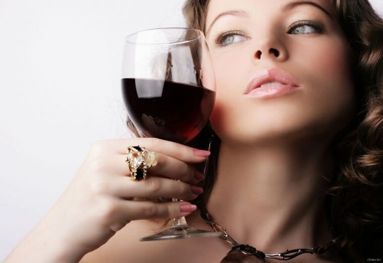 Bogata ženska je tudi dovzetna za alkoholizem