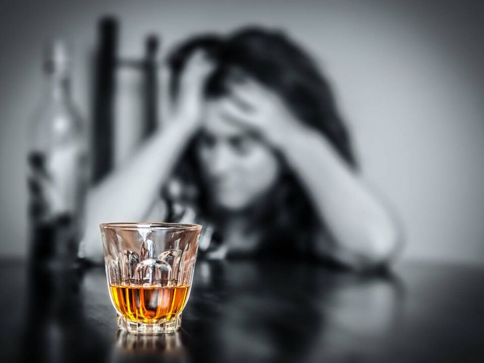 Stalni stres žensko žene k pitju alkohola
